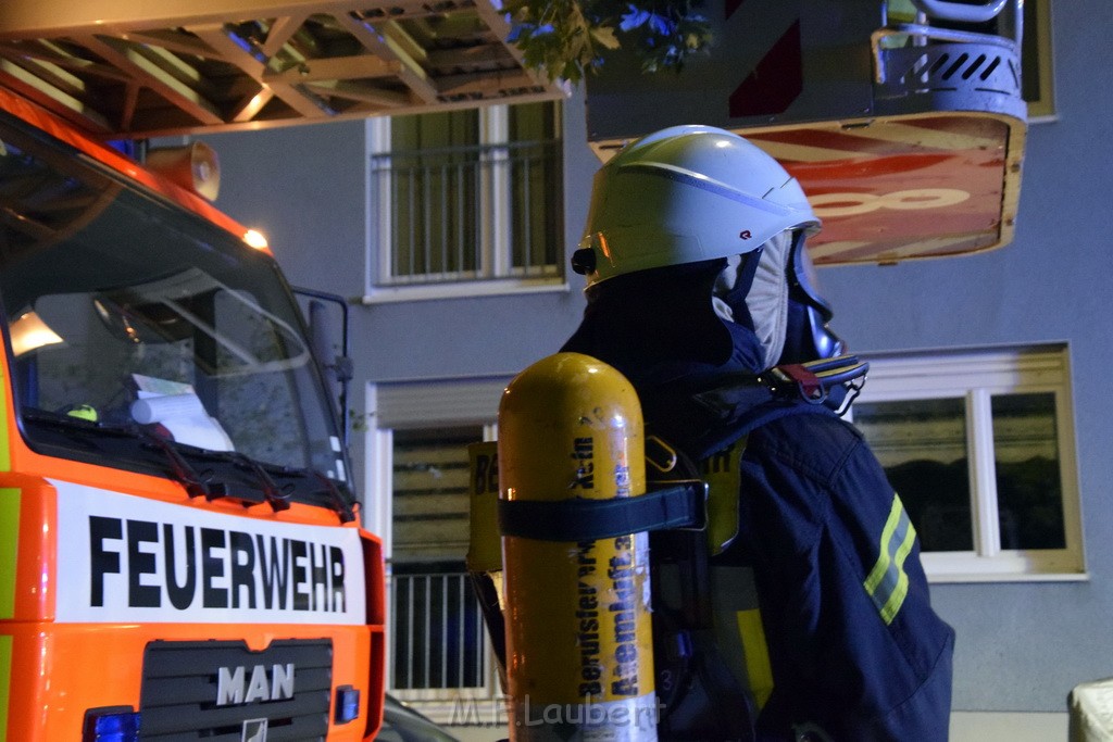 Feuer 2 Y Kellerbrand Koeln Ostheim Ruppinerstr P130.JPG - Miklos Laubert